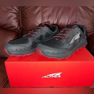 Black/Grey Men’s Altra Lone Peak 6 Shoes, size 11 NWT